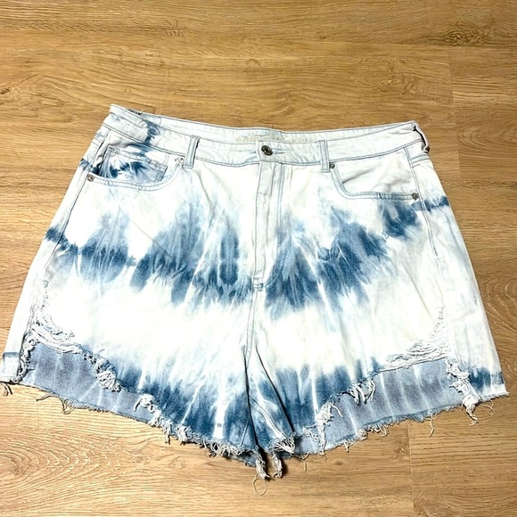 American Eagle Outfitters Pants - AE highest rise tie-dye mom short